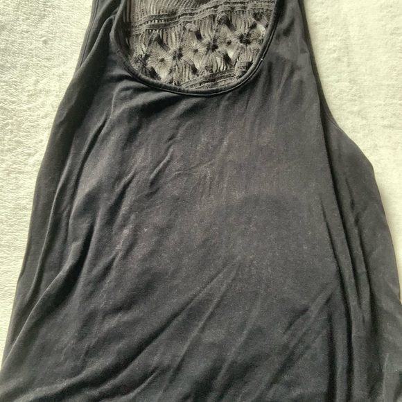 🔆Moving Sale 20% Off 🔆Black Tank with Detailing - Picture 2 of 5